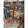 Image 2 : ORANGE ADJUSTABLE INDUSTRIAL TRANSMISSION JACK