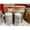 Image 2 : 4 FLEETGUARD COMMERCIAL OIL FILTERS, BOX OF INTERNATIONAL ELEMENT FILTERS, & BOX OF WIX PREMIUM