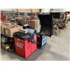 Image 1 : GAT WB7 DIGITAL READOUT COMMERCIAL WHEEL BALANCE WITH ASSORTED TOOLING / HARDWARE