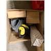 Image 2 : BOX OF ASSORTED AUTOMOTIVE VEHICLE PARTS