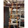 Image 2 : 8' ORANGE CARBON FIBER STEP LADDER