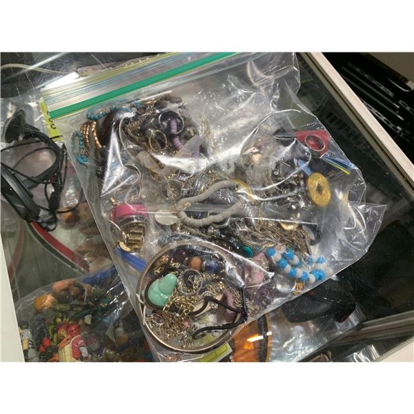 BAG OF ASSORTED JEWELRY INCLUDING RINGS, BRACELETS, EAR RINGS, LOCKETS, LOCKETS & MORE