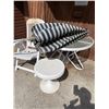 Image 1 : Misc. Patio Set with Umbrella Stand