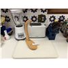 Image 1 : Assortment of Kitchen Accessories - Oster Blender, Simplicite Toaster, Knife Block & Knives & More!