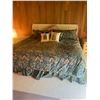 Image 1 : Krohler King Size Bed Box-Spring Mattress & Bedding Feather Topper