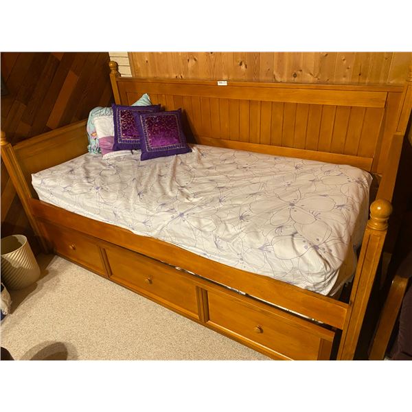 Pull Out Bed - Sleeps 2 Kids 81L x 40D x 46T