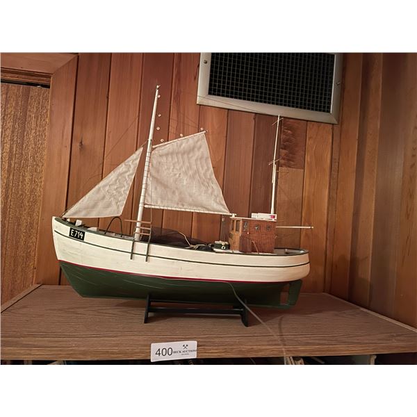 Wood Model Boat E714 19L x 18T