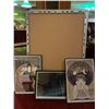Image 1 : 3 Pictures & Poster Holders