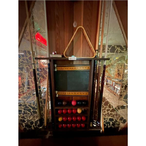 Billiard Supply Collection Snooker Balls Pool Cues & Rack Beck