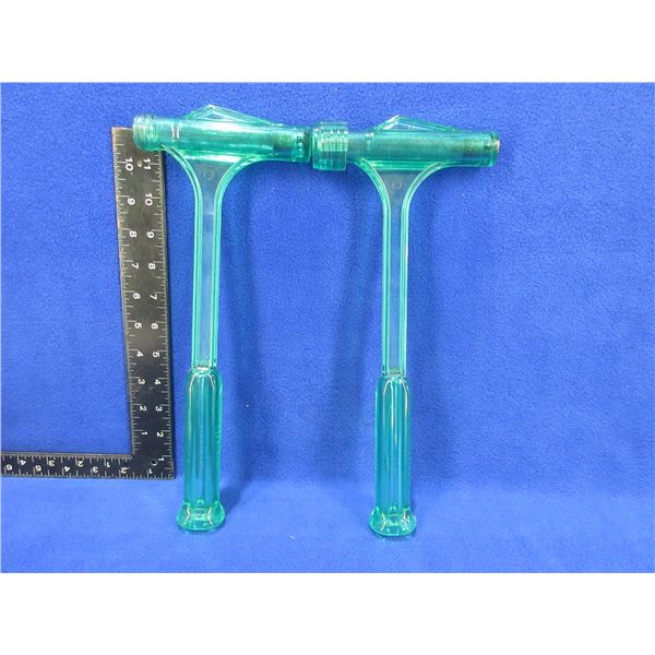 2 RCBS Bullet Pullers - 1 is missing the cap