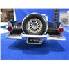 Image 6 : Die Cast 1:18 Scale 1956 Ford Thunderbird Convertible