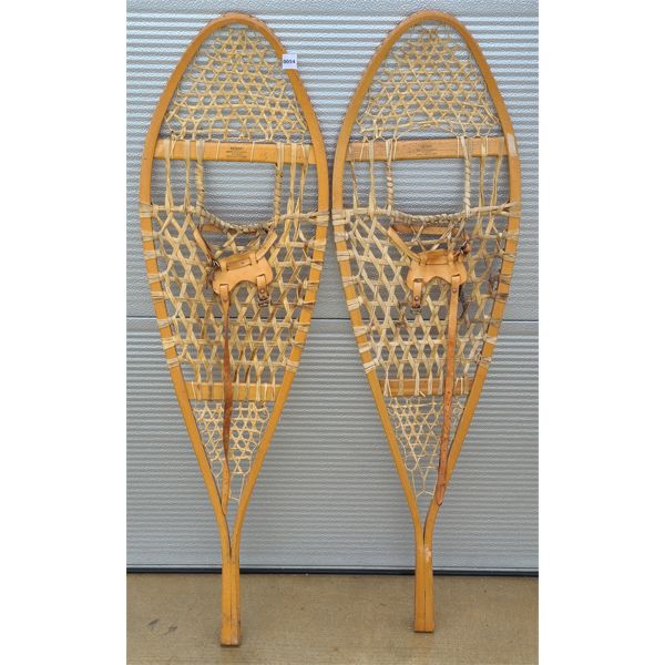 PAIR OF VINTAGE SNOWSHOES 