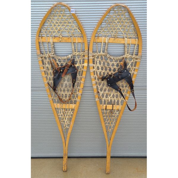 PAIR OF VINTAGE SNOWSHOES 