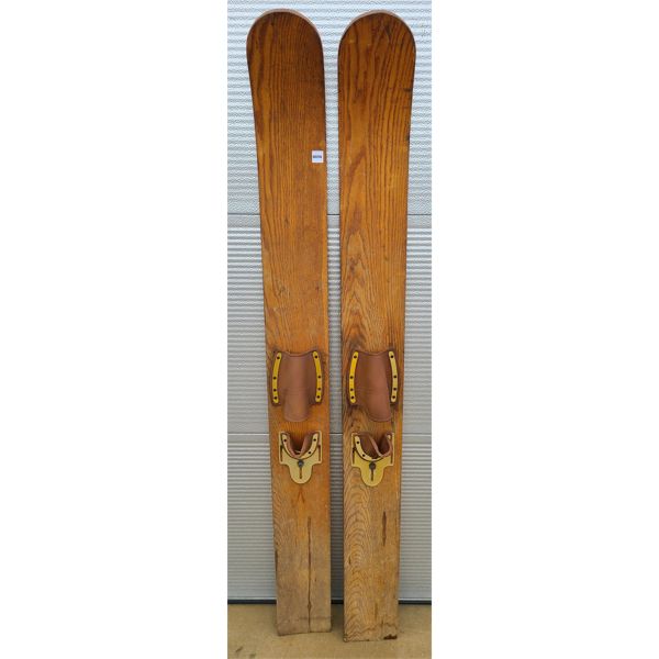 PAIR OF SEA RIDER WOODEN WATER SKIIS 