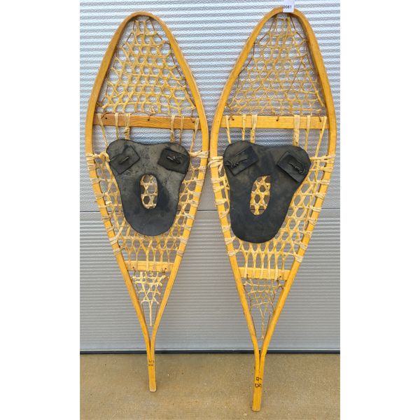 PAIR OF VINTAGE SNOWSHOES 