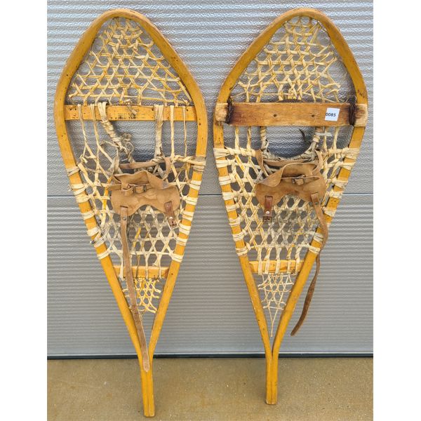 PAIR OF VINTAGE SNOWSHOES 