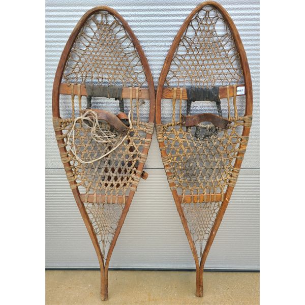 PAIR OF VINTAGE SNOWSHOES 