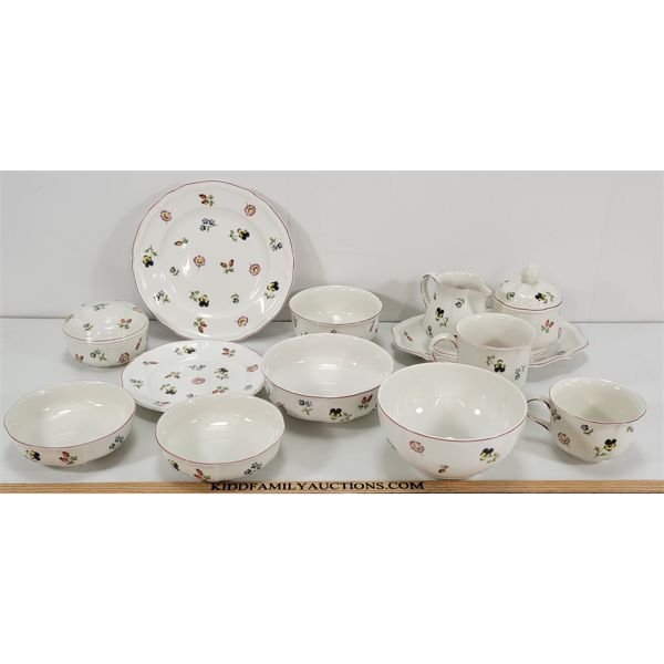 VILLEROY & BOCH DINNERWARE SET - SEE ALL PICS