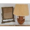 Image 1 : LOT OF 2 - CERAMIC TABLE LAMP AND TILTING PICTURE FRAME