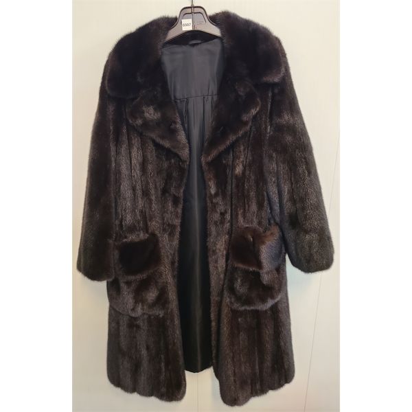 BLACKGAMA DARK RANCH MINK LADIES FUR COAT