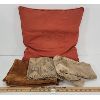 Image 2 : LOT OF 7 - DECORATIVE PILLOWS & VELVET STYLE PILLOW COVERS