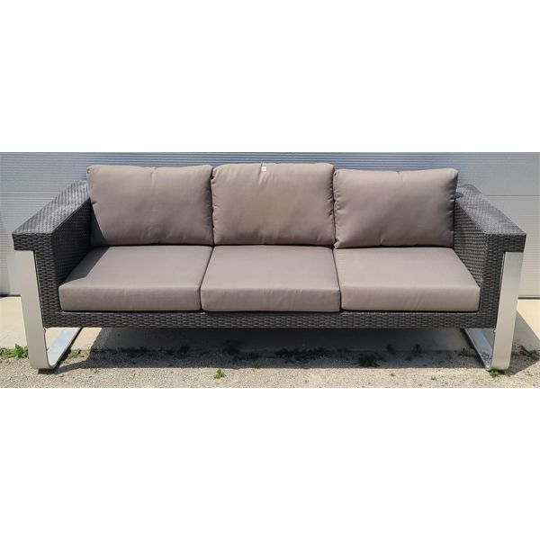 RESIN WICKER LOOK OUTDOOR PATIO COUCH