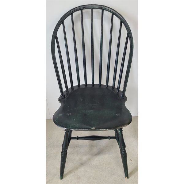 ANTIQUE WINDSOR CHAIR