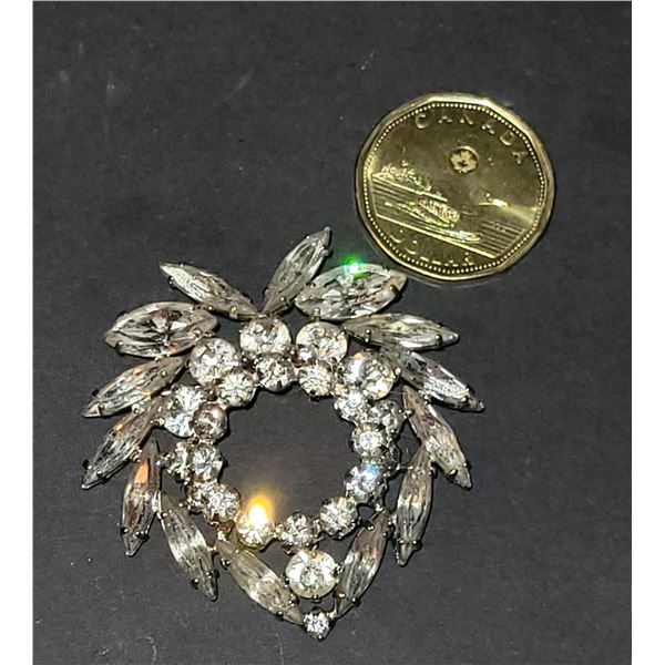 UNMARKED RHINESTONE LAUREL WREATH BROOCH