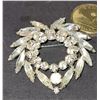 Image 2 : UNMARKED RHINESTONE LAUREL WREATH BROOCH