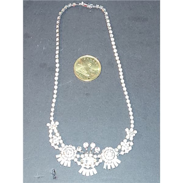 VINTAGE ELEGANT RHINESTONE NECKLACE