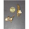 Image 1 : PAIR OF VINTAGE BROOCHES CAT AND PEARL LEAF