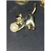 Image 2 : PAIR OF VINTAGE BROOCHES CAT AND PEARL LEAF
