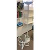 Image 1 : Retro White End Table with Matching Lamp