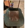 Image 2 : Wheelbarrow