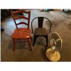 Image 1 : 2 x Chairs and a Fan