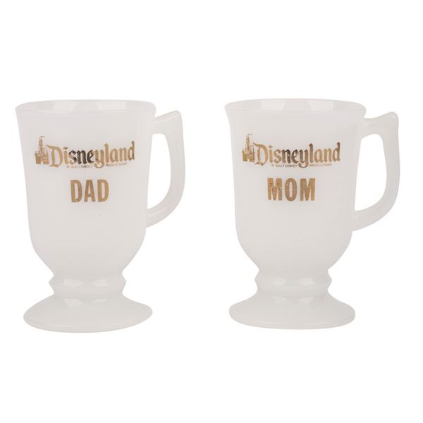 A Disneyland Mom & Dad Glass Mug Set.