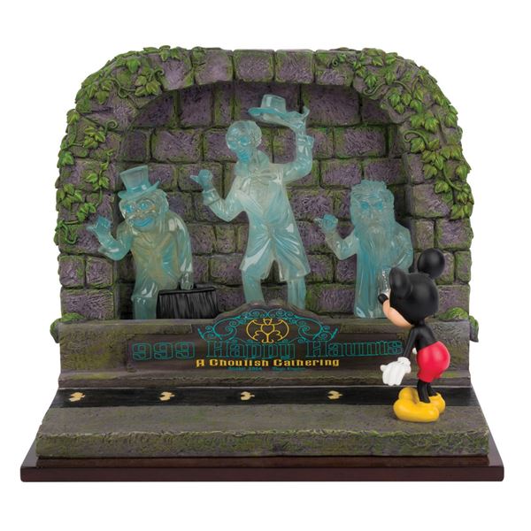 A Happy Haunts: Ghoulish Gathering Hitchhiking Statue.