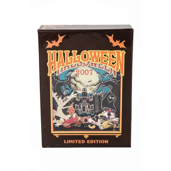 A Haunted Mansion Halloween 2007 Jumbo Pin.