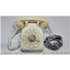 Image 1 : Vintage White Phone