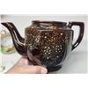 Image 5 : Decorative porcelain candy dish and lid, lid handle is broken & Beautiful brown porcelain tea pot - 