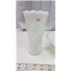 Image 2 : Milk glass raised cake platter & vase