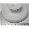 Image 6 : Milk glass raised cake platter & vase