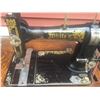 Image 5 : Antique white treddls sewing machine