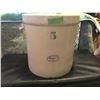 Image 1 : 5 Gal Medalta Crock Excellent Condition