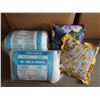 Image 1 : 2 Bags of 100% Polyester Fibrefill 78"x 100" + 2 throw pillows