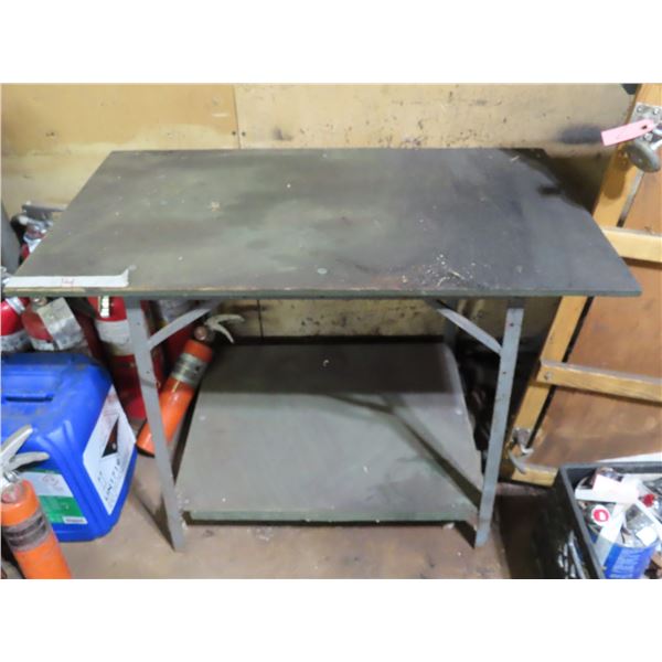 Table (20" x 36" x 26.5")