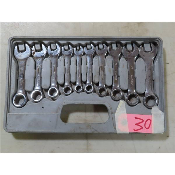 Metric stubby wrench set