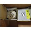 Image 4 : Assorted sand paper in box