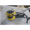 Image 1 : DeWalt orbital sander
