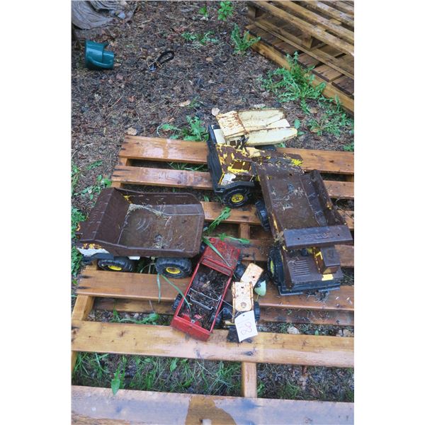 lot of vintage tonka toys